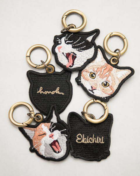「あくびする猫」 刺繍キーホルダー 名入れ可能 honok