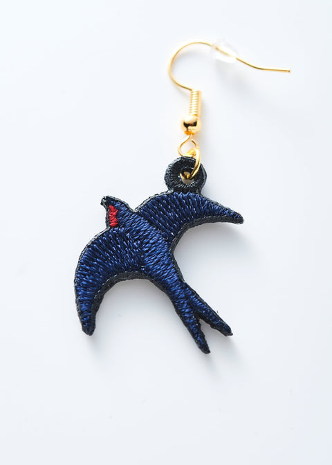 「つばめ」刺繍ピアス/イヤリング honok