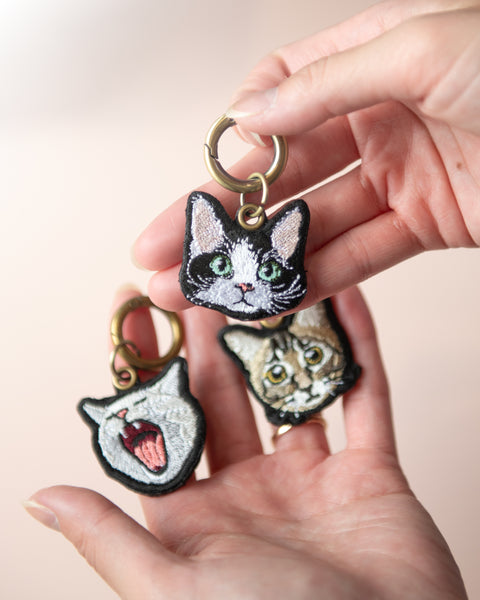 名入れ無料 あくびする猫 刺繍キーホルダー 猫好き ギフト 誕生日 honok
