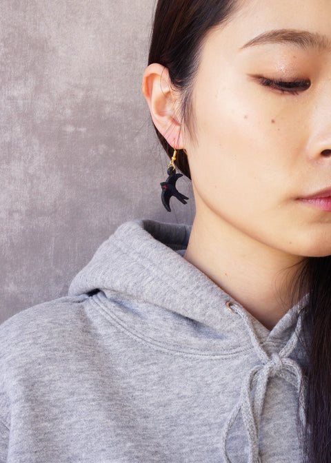 「つばめ」刺繍ピアス/イヤリング honok