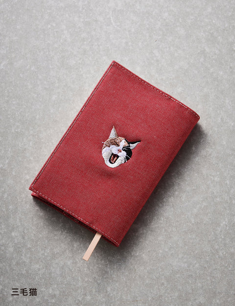 【 文庫版サイズ】あくびする猫 刺繍 ブックカバー 日本製 honok