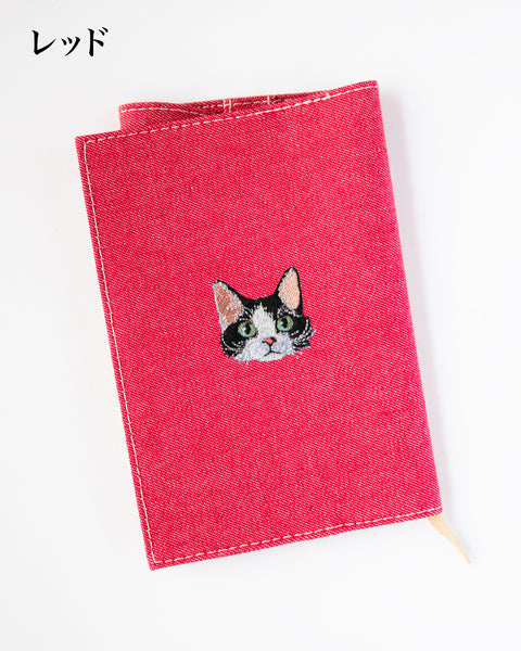 文庫サイズ カーリハチワレ猫 刺繍 名入れ可能 ブックカバー honok