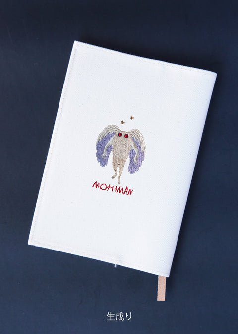 【文庫サイズ】「にじりよるモスマン」刺繍ブックカバー honok