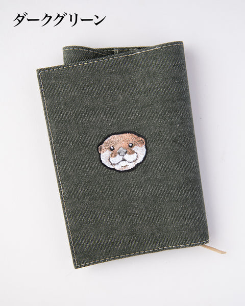 【文庫サイズ】カワウソ刺繍 文庫カバー|丈夫なキャンバス生地・名入れ対応・全7色|つばめ刺しゅう|名入れ可|honok