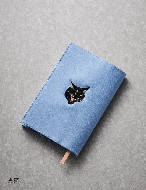【 文庫版サイズ】あくびする猫 刺繍 ブックカバー 日本製 honok