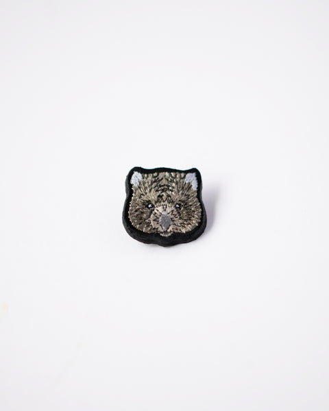 刺繍ピンバッジ 五月山 ウォンバット「フク」Nook Nook