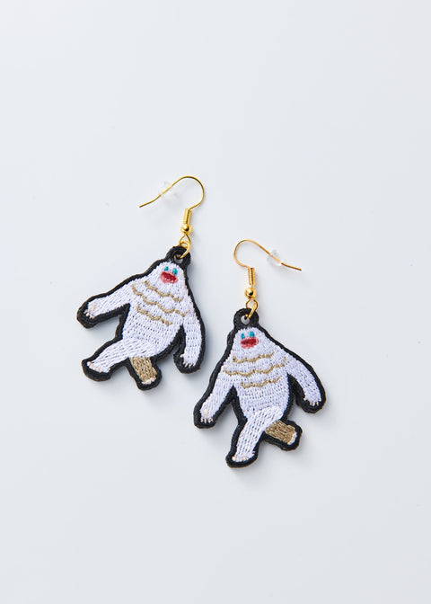「イエティ」刺繍ピアス/イヤリング honok