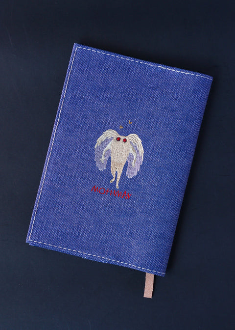 【文庫サイズ】「にじりよるモスマン」刺繍ブックカバー honok