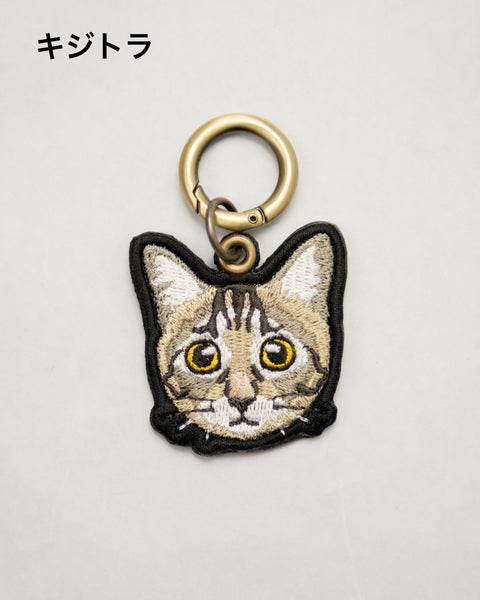 「あくびする猫」 刺繍キーホルダー 名入れ可能 honok