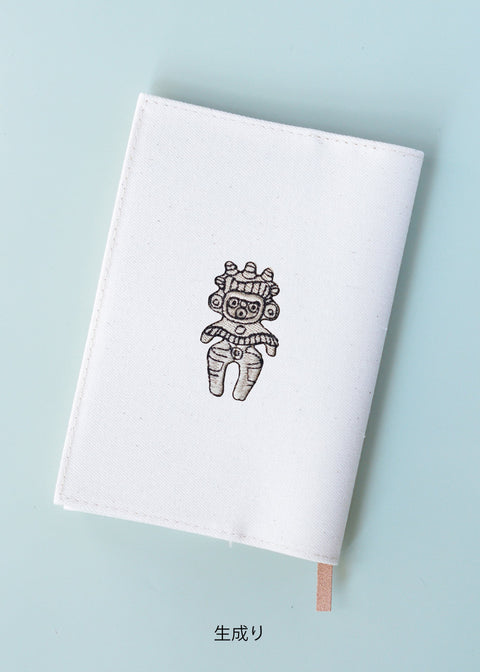 【文庫サイズ】「みみずく土偶」刺繍 ブックカバー honok