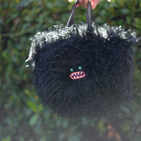 【ファーバッグ】Munchy Mo(マンチー・モー)ブラック|Paafy Nibbles モンスター刺繍|honok