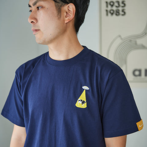アブダクションされる牛 刺繍 Tシャツ honok
