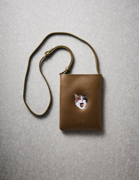 ワンポイント刺繍 あくび猫 スマホバッグ 刺繍 ポーチ honok