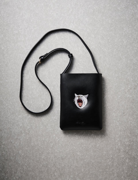ワンポイント刺繍 あくび猫 スマホバッグ 刺繍 ポーチ honok