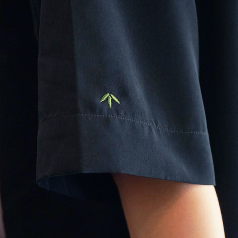 「ジャンプする虎」刺繍 シルキーオープン半袖シャツ honok