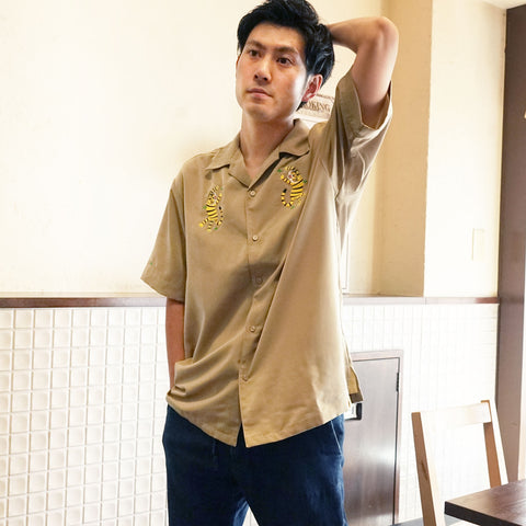 「ジャンプする虎」刺繍 シルキーオープン半袖シャツ honok