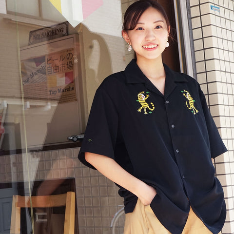 「ジャンプする虎」刺繍 シルキーオープン半袖シャツ honok