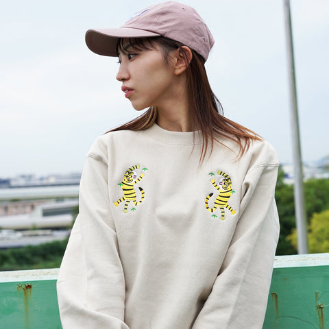 「ジャンプする虎」刺繍 トレーナー 裏起毛 honok