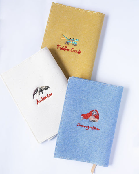 【新作】動物刺しゅうブックカバー文庫サイズに、シオマネキ・アリクイ・オラウータンが仲間入り｜読書のお供に、ちょっと変わった相棒を。