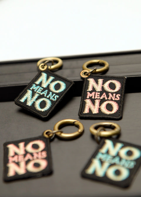 「NO MEANS NO」 刺繍キーホルダー honok