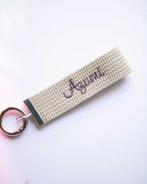 ニュアンスカラー名入れ刺繍キーホルダー 全6色×糸色6色×書体3種 大人かわいいオリジナルギフト・推し活にも