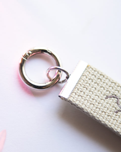 ニュアンスカラー名入れ刺繍キーホルダー 全6色×糸色6色×書体3種 大人かわいいオリジナルギフト・推し活にも