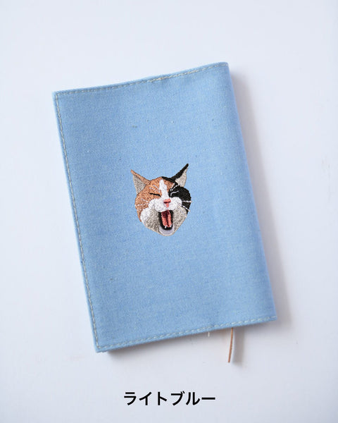 【新書サイズ】三毛猫 ブックカバー 新書版サイズ あくびする猫 刺繍 ブックカバー 日本製