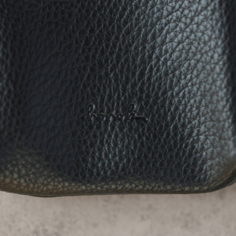 「イエティ（三角座り）」刺繍 ミニバッグ ギフト ベルト調整