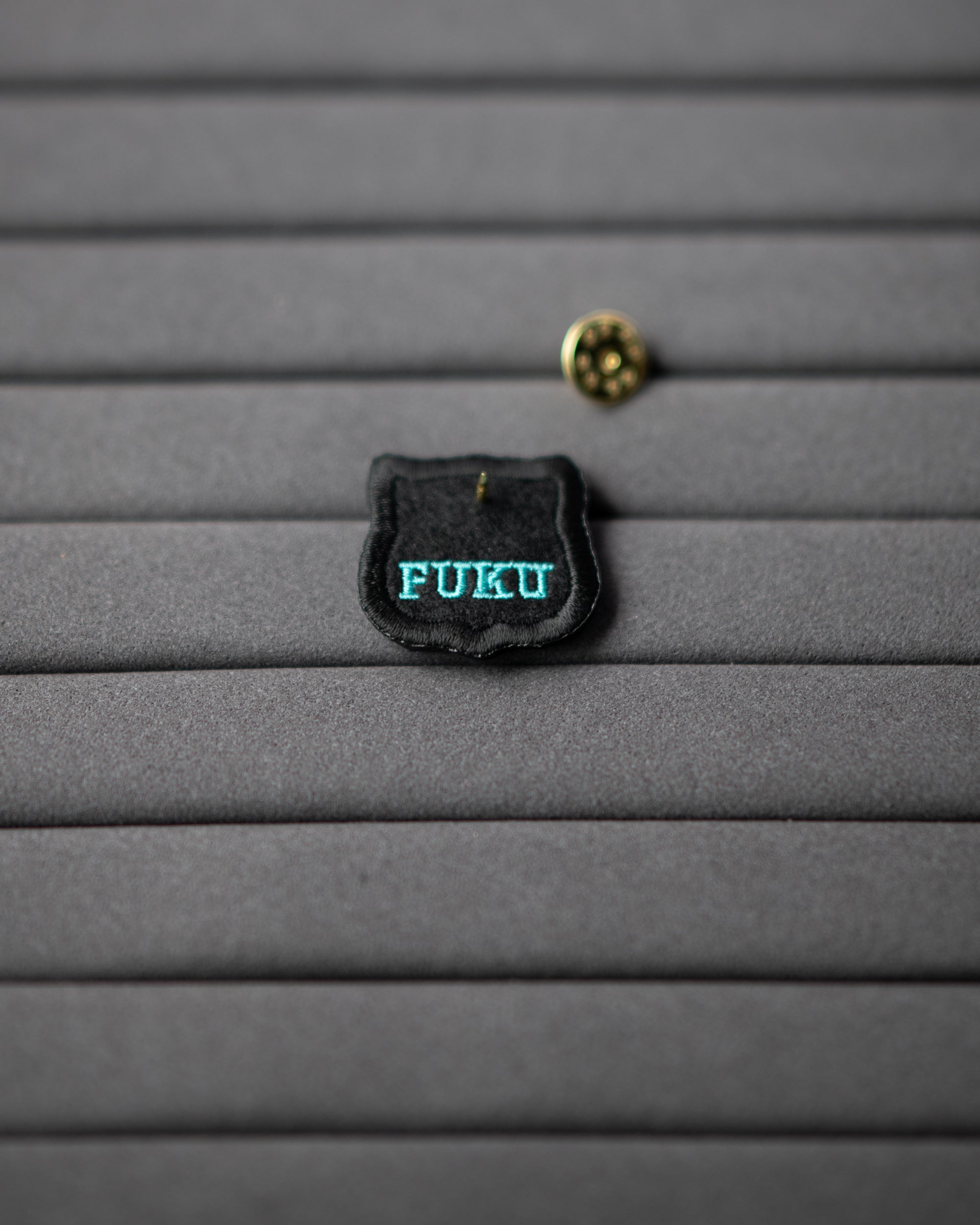 刺繍ピンバッジ 五月山 ウォンバット「フク」Nook Nook