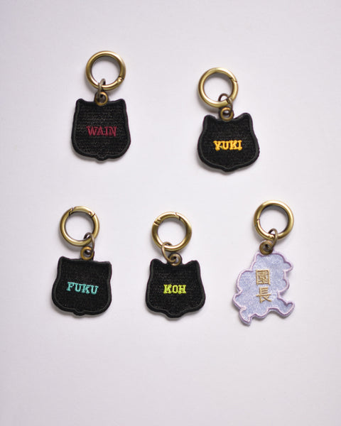 ウォンバットと園長「ワイン ユキ コウ フク  園長」刺繍キーホルダー ギフト NookNook