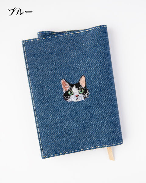 文庫サイズ カーリハチワレ猫 刺繍 名入れ可能 ブックカバー honok