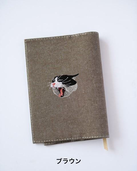 【新書サイズ】ハチワレ ブックカバー 新書版サイズ あくびする猫 刺繍 ブックカバー 日本製 honok