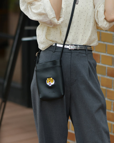虎 スマホバッグ 刺繍 ポーチ ベルト調整可能