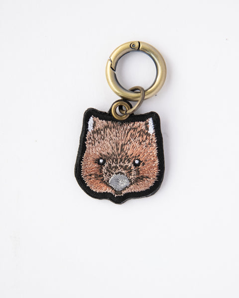 ウォンバットと園長「ワイン ユキ コウ フク  園長」刺繍キーホルダー ギフト NookNook