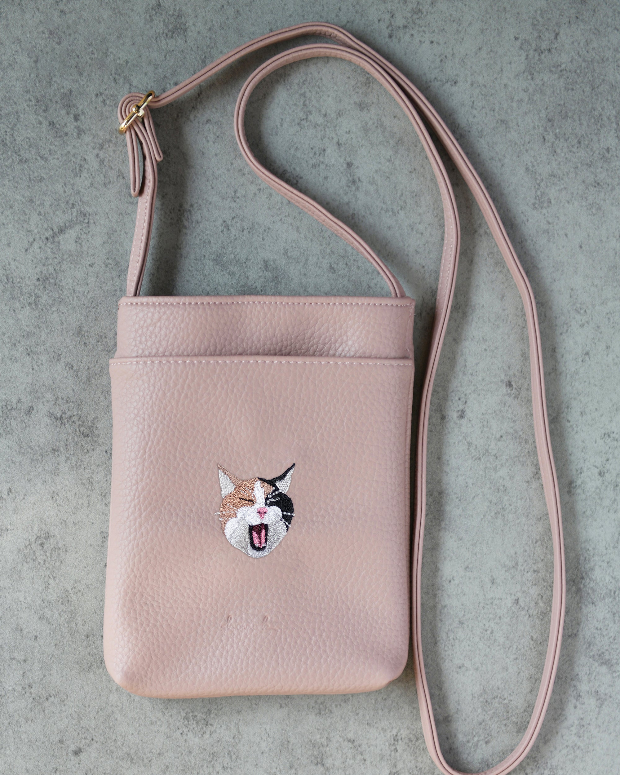 三毛猫 スマホバッグ 刺繍 ポーチ ベルト調整可能