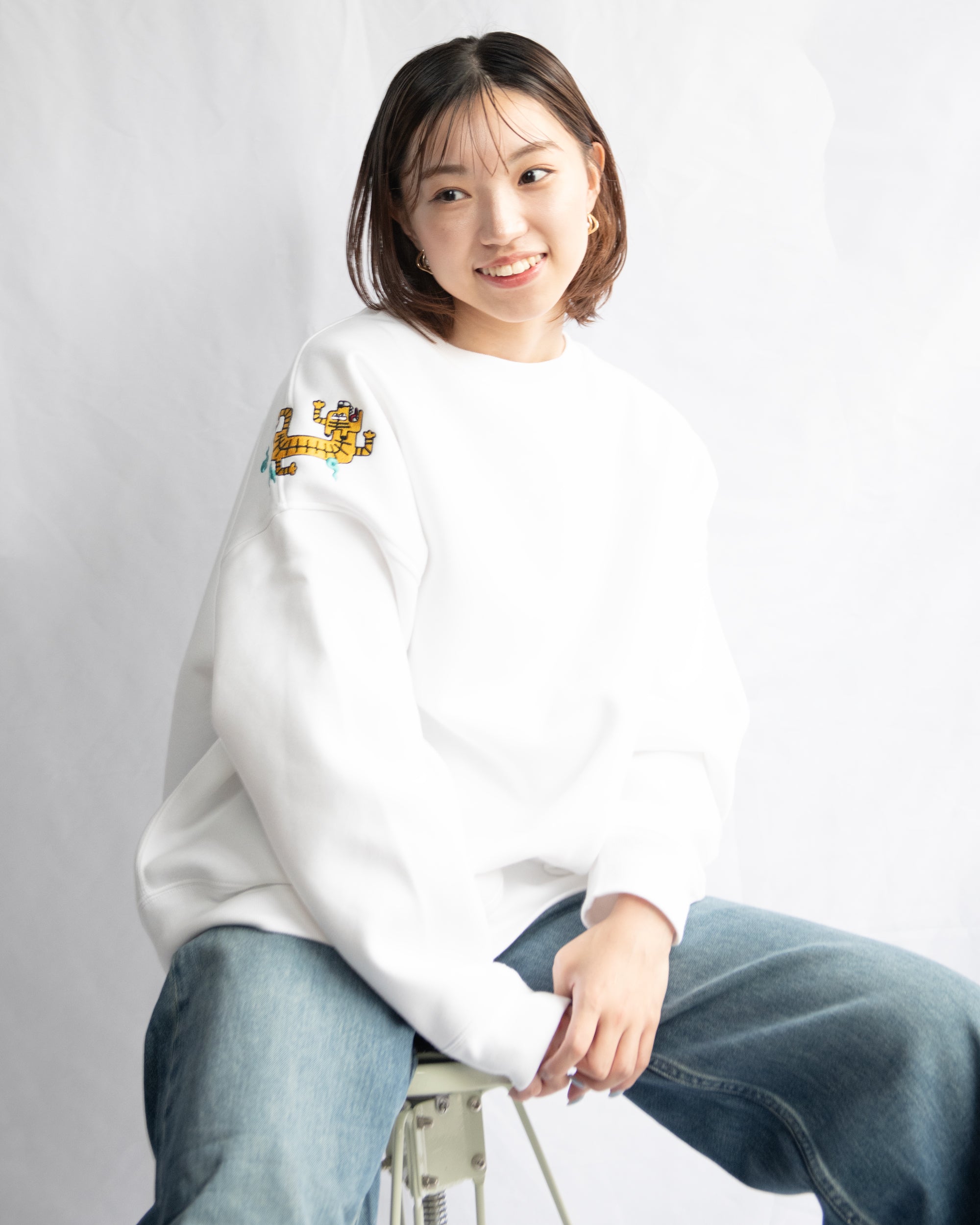 倒福と虎」 トレーナー 文字変更可能 裏起毛 ワンポイント刺繍