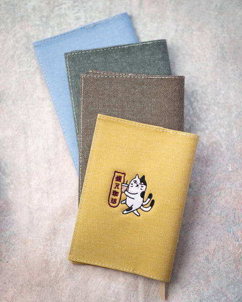 文庫サイズ 猫又 刺繍 名入れ可能 ブックカバー honok