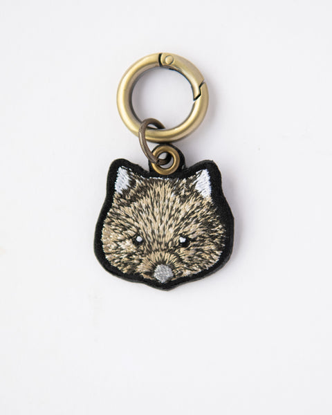 ウォンバットと園長「ワイン ユキ コウ フク  園長」刺繍キーホルダー ギフト NookNook