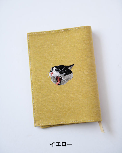 【新書サイズ】ハチワレ ブックカバー 新書版サイズ あくびする猫 刺繍 ブックカバー 日本製 honok