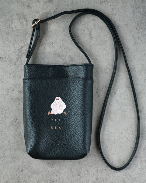 「イエティ（三角座り）」刺繍 ミニバッグ ギフト ベルト調整