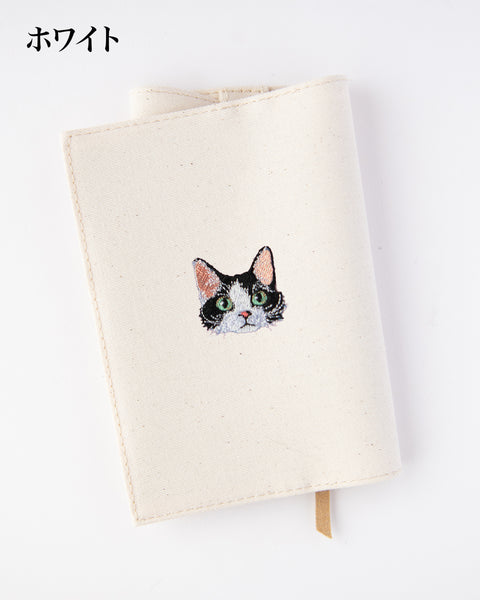 文庫サイズ カーリハチワレ猫 刺繍 名入れ可能 ブックカバー honok