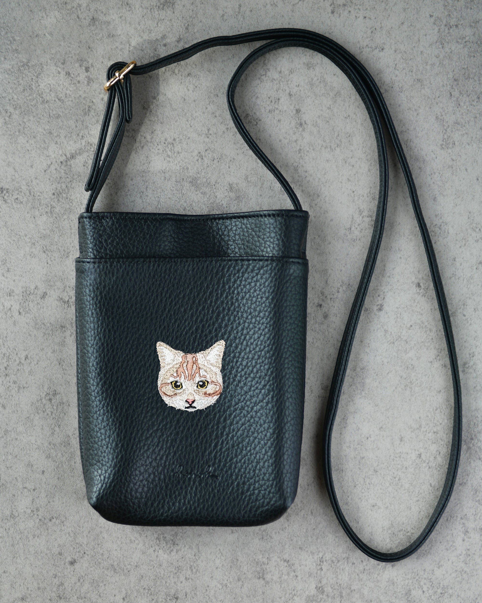 三毛猫 スマホバッグ 刺繍 ポーチ ベルト調整可能