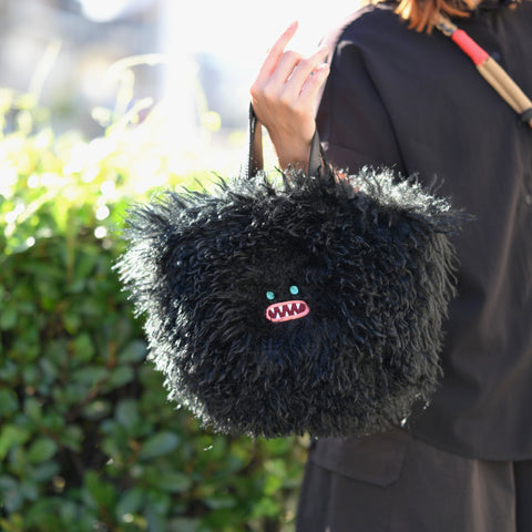 【ファーバッグ】Munchy Mo（マンチー・モー）ブラック｜Paafy Nibbles モンスター刺繍｜honok