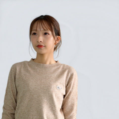 【ニット】たぬき刺しゅう クルーネックセーター 全3色｜honok