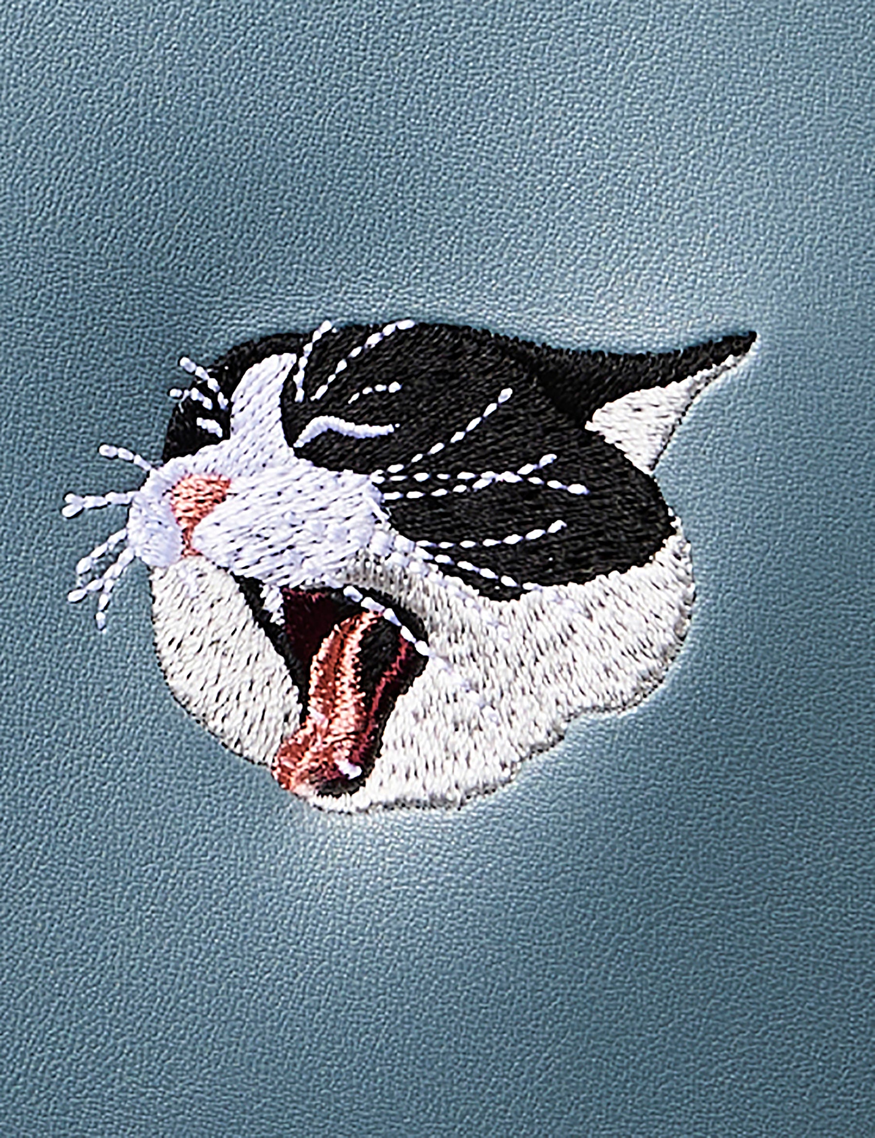 ワンポイント刺繍 あくび猫 スマホバッグ 刺繍 ポーチ