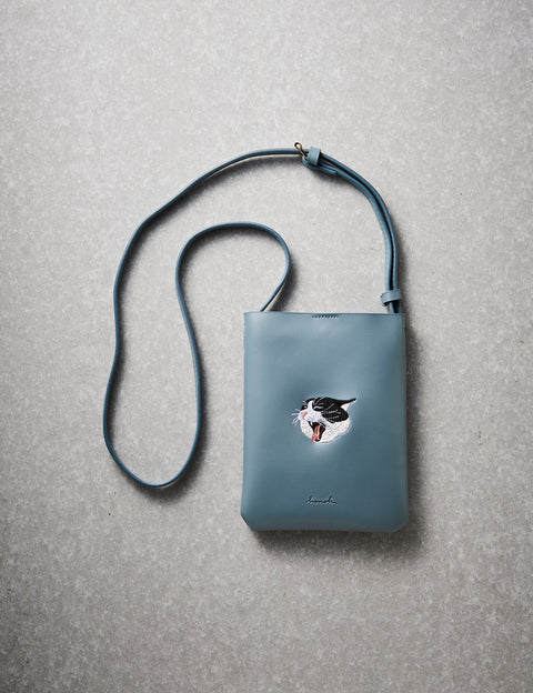 ワンポイント刺繍  あくび猫 スマホバッグ 刺繍 ポーチ honok